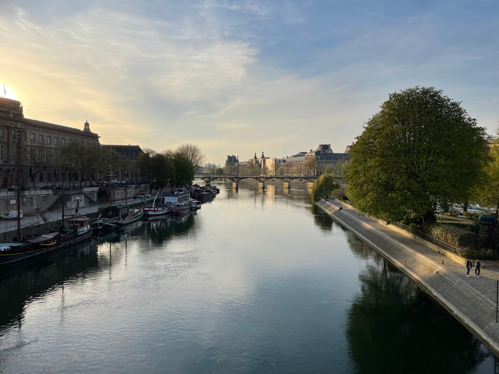 Les bords de Seine à Paris, quais du 6ᵉ arrondissement près de BRIJALDO Avocats
